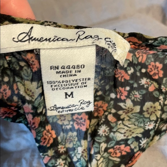 Floral pattern tank with ruffle detail! - Picture 2 of 4